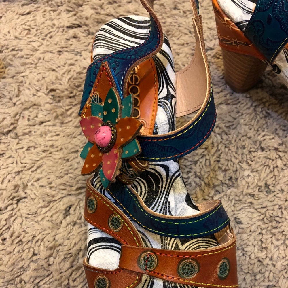 Sandals - Picture 2 of 3